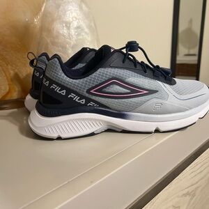 FILA Sneakers Women’s Sz 9